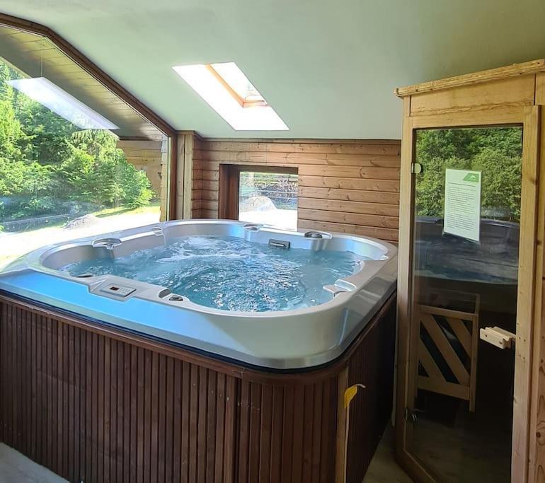 Pensiune Subcrai Cu Centru Spa Zarnesti Exterior photo