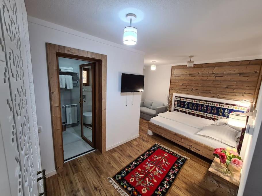 Pensiune Subcrai Cu Centru Spa Zarnesti Exterior photo