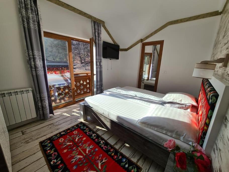 Pensiune Subcrai Cu Centru Spa Zarnesti Exterior photo